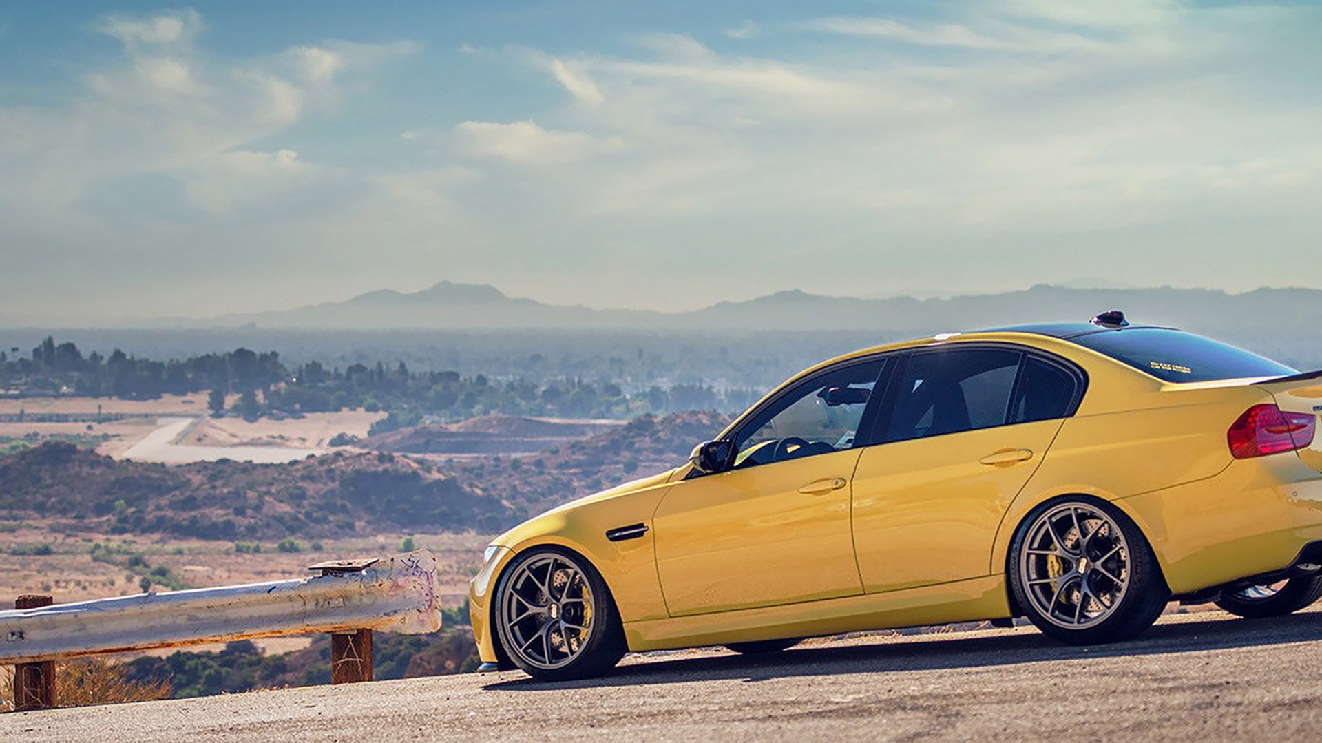 赛道轰鸣与球场战吼,当F1极速遇上CBA力量美学