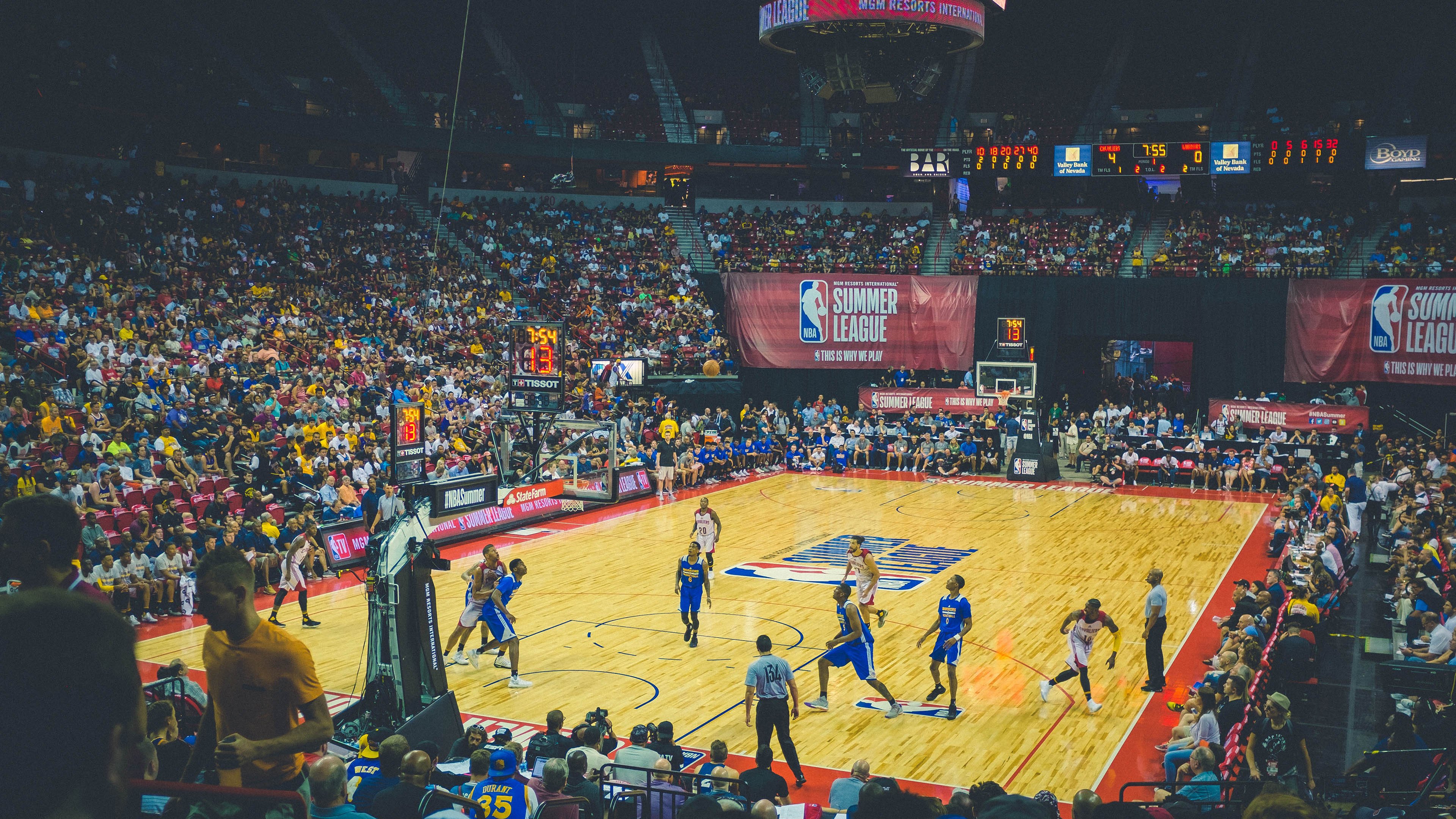 郁金香凋零？荷兰惊险过关！阿劳霍成为场上的灯塔