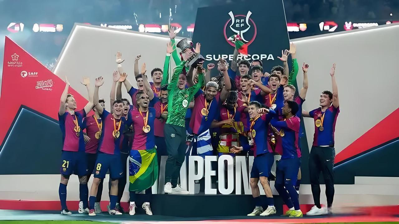 巴萨翻盘瑞士，库尔图瓦高光表现